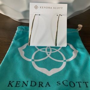 Kendra Scott earring!